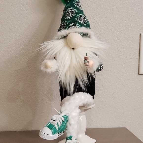 Starbucks inspired gnome - Picture 7 of 9